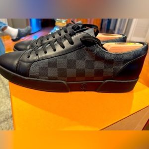 LV 9.5 Black